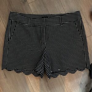 Ann Taylor black and white polkadot scallop shorts EUC